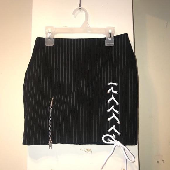 Danielle Guizio pinstripe skirt sz M fits like S - Picture 3 of 4